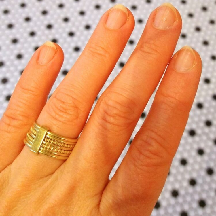 Gold semainier ring from the Scheherazade capsule collection by Essemgé