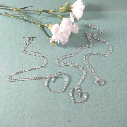 Heart pendant necklaces - Mini Midi Maxi sizes - by Essemgé - on green background