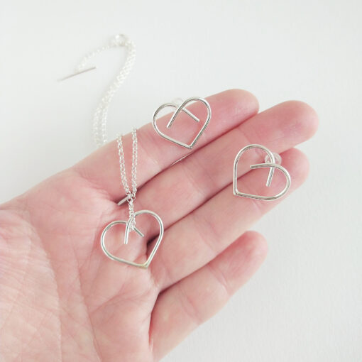 Heart neckalce earrings set - Midi size - by Essemgé - on hand for scale