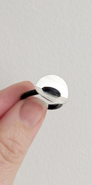 Petal Button Ring by Essemgé - silver and black