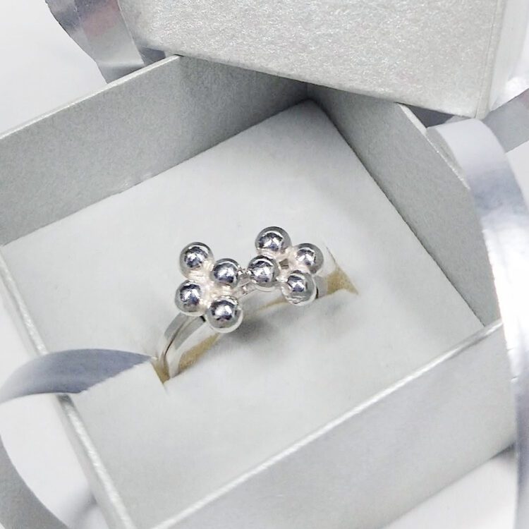 Quatrefoil Caviar Rings Set by Essemgé - 2 stacking silver rings in a gift box