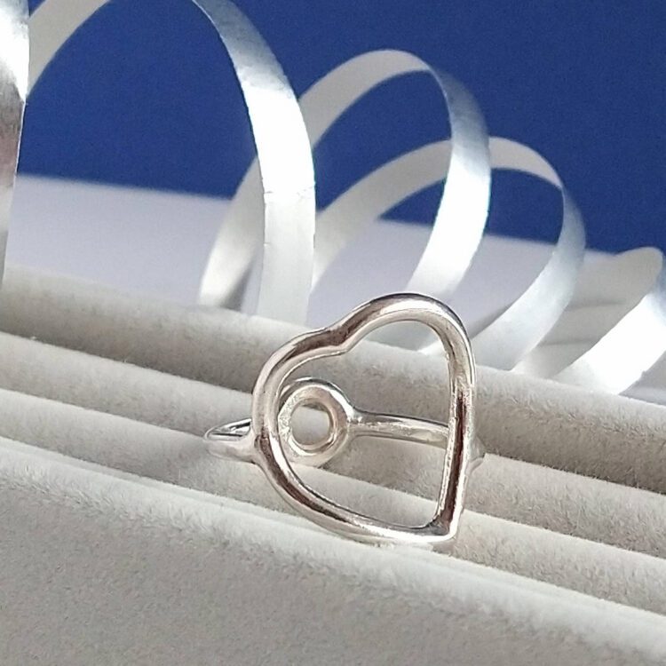Heart Ring by Essemgé - silver ring on grey background