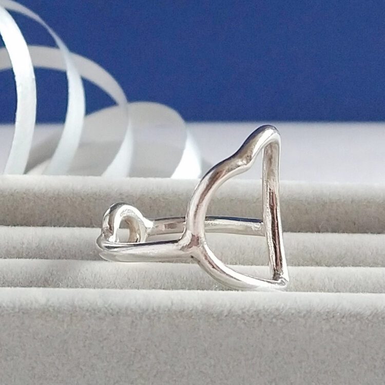 Heart Ring by Essemgé - silver ring on grey background
